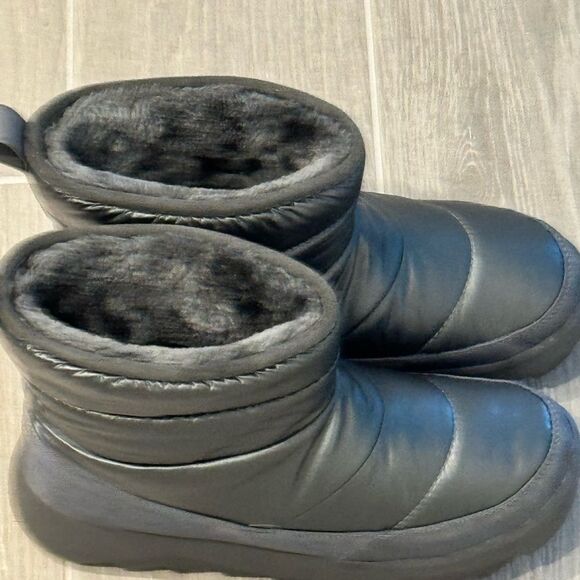 Black Quilted Winter Boots - Picture 4 of 6